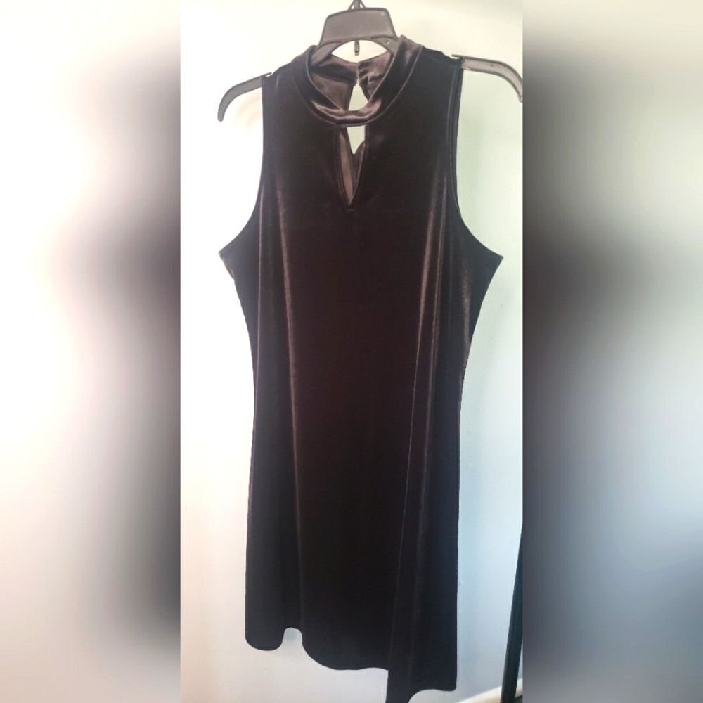 Crushed velvet medium black mini dress
